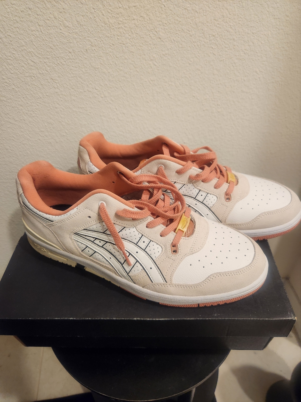 ASICS Low-Top Sneakers in Cream & Peach
